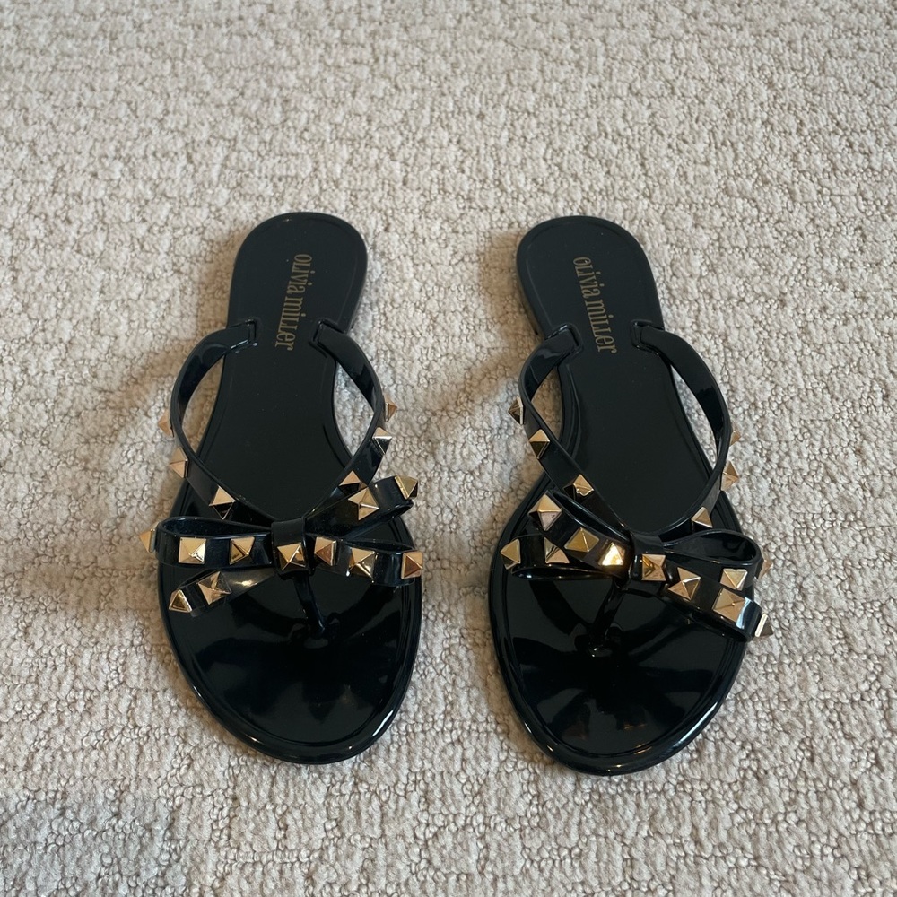 Size 6, Black sandals